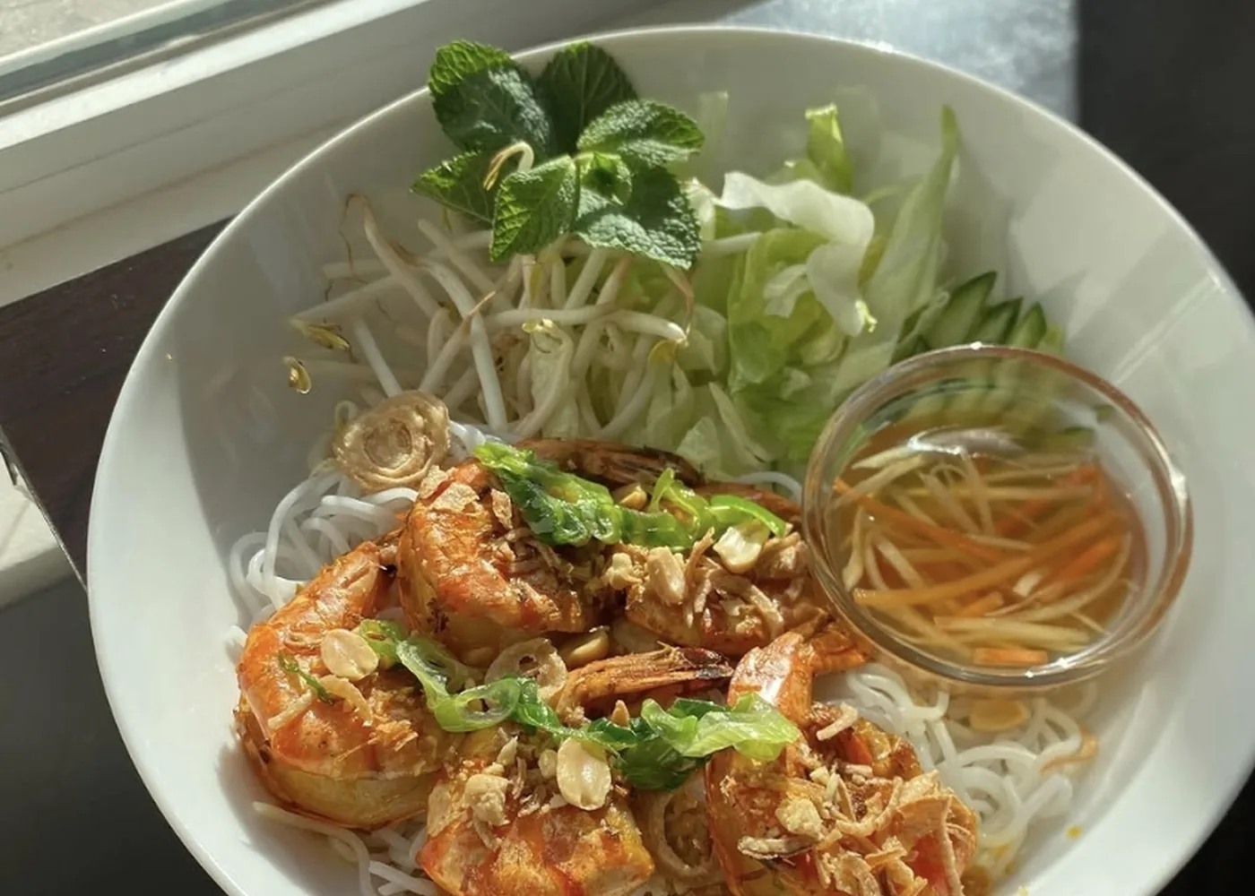 Vietnamese soep met kruiden bij Hoi An